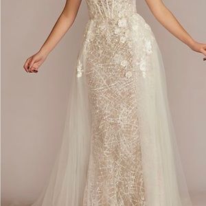 Limited Edition Galina Signature
2-in-1 wedding dress with removable overskirt